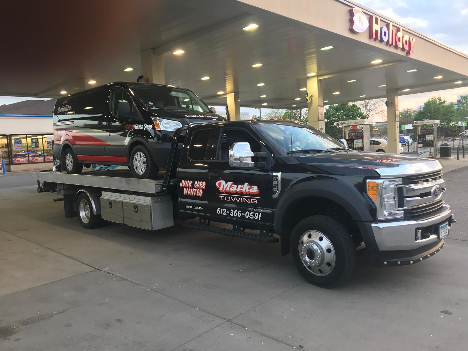 Marka Towing truck with Safelite van